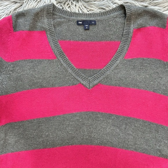 Gap Woman's Long Sleeve Luxe Angora V-Neck Pink & Gray Striped Sweater SZ Medium - Picture 3 of 3